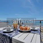 Mimmo 7 Beachfront, 2 Bedrooms, And Parking Space *