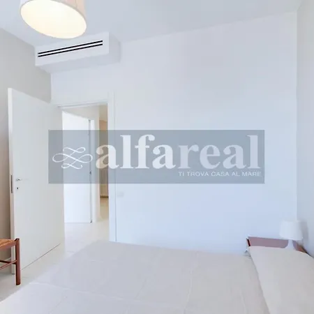 Mimmo 7 Beachfront, 2 Bedrooms, And Parking Space *