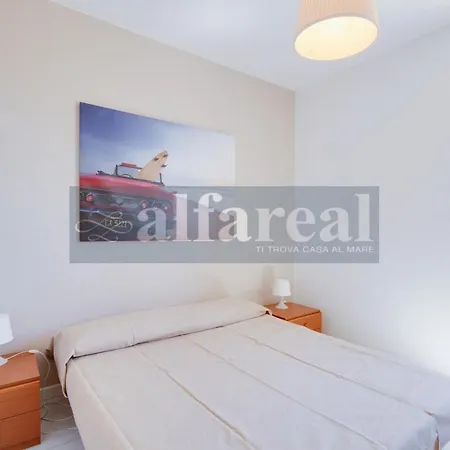 Mimmo 7 Beachfront, 2 Bedrooms, And Parking Space *