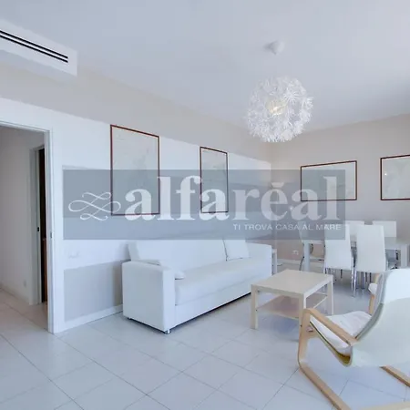 Mimmo 7 Beachfront, 2 Bedrooms, And Parking Space Appartement