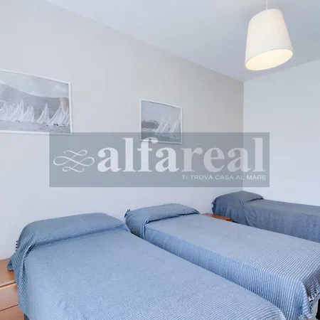 Mimmo 7 Beachfront, 2 Bedrooms, And Parking Space * كاستيغليون ديلا بيسكايا
