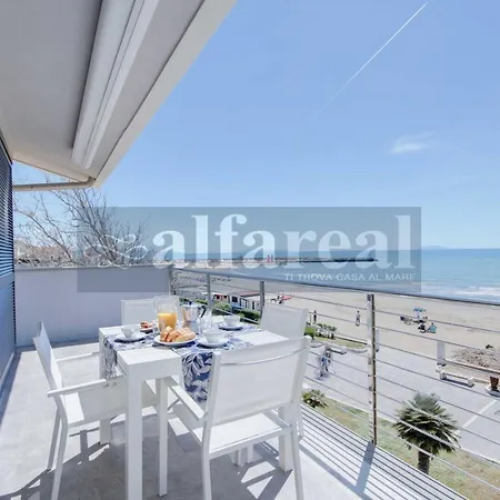 Mimmo 7 Beachfront, 2 Bedrooms, And Parking Space Appartement Castiglione della Pescaia