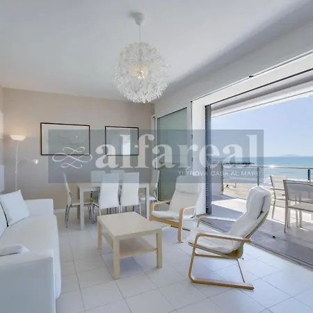 Mimmo 7 Beachfront, 2 Bedrooms, And Parking Space