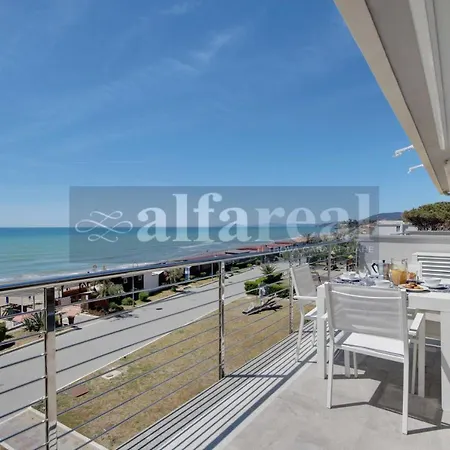 Mimmo 7 Beachfront, 2 Bedrooms, And Parking Space *