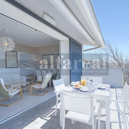 Mimmo 7 Beachfront, 2 Bedrooms, And Parking Space Appartement