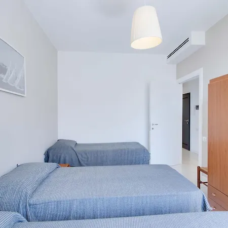 Mimmo 7 Beachfront, 2 Bedrooms, And Parking Space *