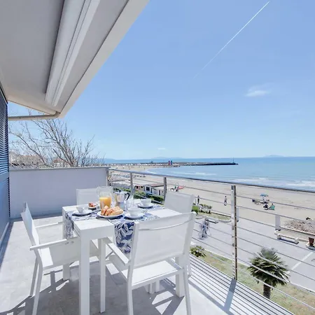 Appartamento Mimmo 7 Beachfront, 2 Bedrooms, And Parking Space *