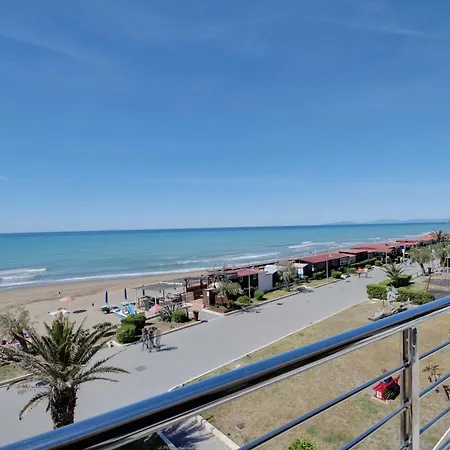 Mimmo 7 Beachfront, 2 Bedrooms, And Parking Space Apartman