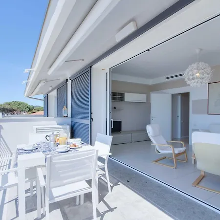 Mimmo 7 Beachfront, 2 Bedrooms, And Parking Space Apartman