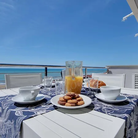 Mimmo 7 Beachfront, 2 Bedrooms, And Parking Space *