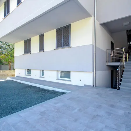 Mimmo 7 Beachfront, 2 Bedrooms, And Parking Space Apartman
