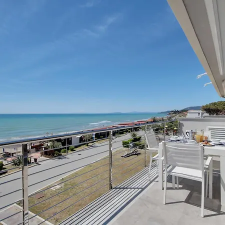 Appartamento Mimmo 7 Beachfront, 2 Bedrooms, And Parking Space *