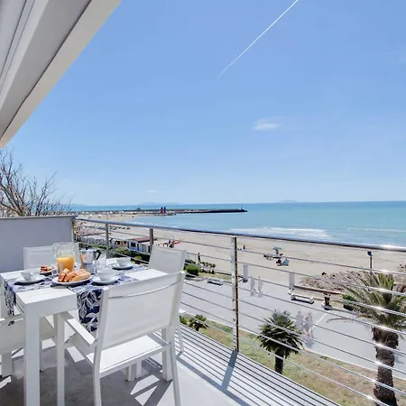 Mimmo 7 Beachfront, 2 Bedrooms, And Parking Space *