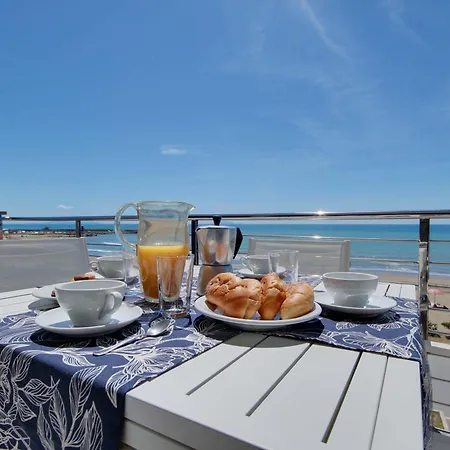 Apartmán Mimmo 7 Beachfront, 2 Bedrooms, And Parking Space