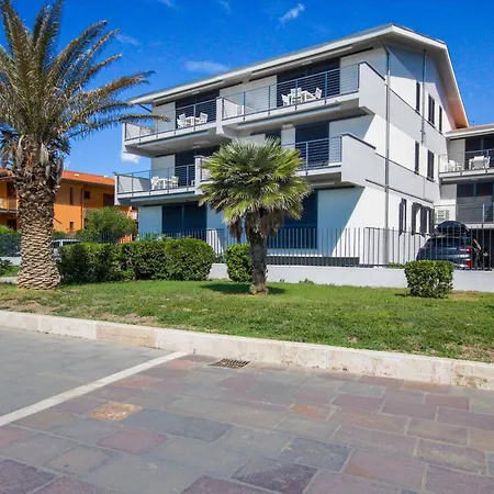 Mimmo 7 Beachfront, 2 Bedrooms, And Parking Space *